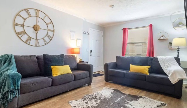 Charming 2-bedroom Condo On Music Row
