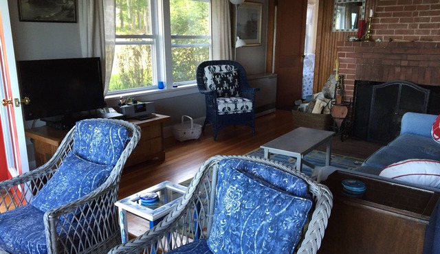 Charming 2-bedroom cottage in serene Owls Head with a fabulous ocean view.