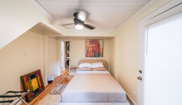 Charming 2-bedroom cottage in Pine Lake with AC, WiFi, Fire Pit, and large deck