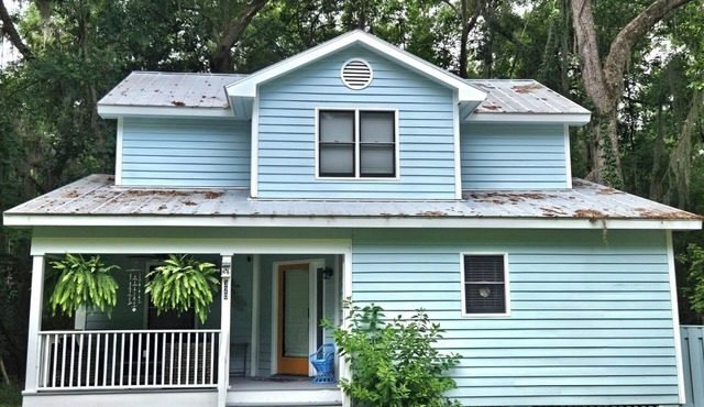 Charming 2-bedroom Cottage in peaceful Palm Key!