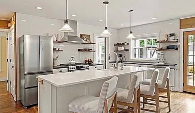 Charming 2-bedroom cottage with AC and WiFi in Shorewood