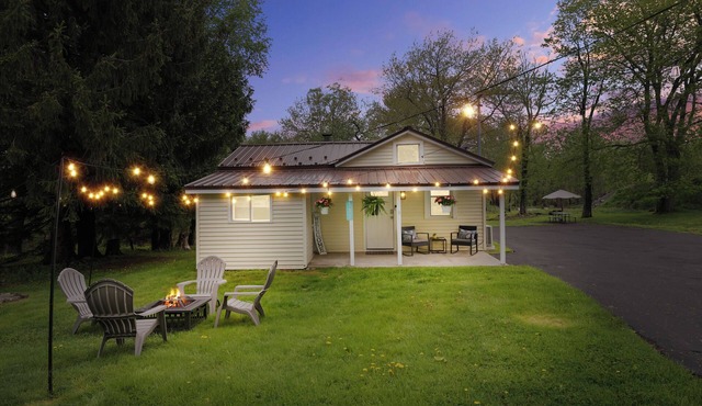 Charming 2-bedroom cottage in tranquil Tobyhanna with WiFi