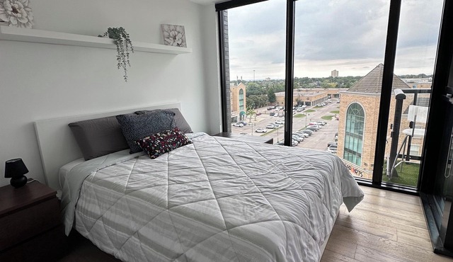 Charming 2-bedroom condo in beautiful Toronto with AC, WiFi