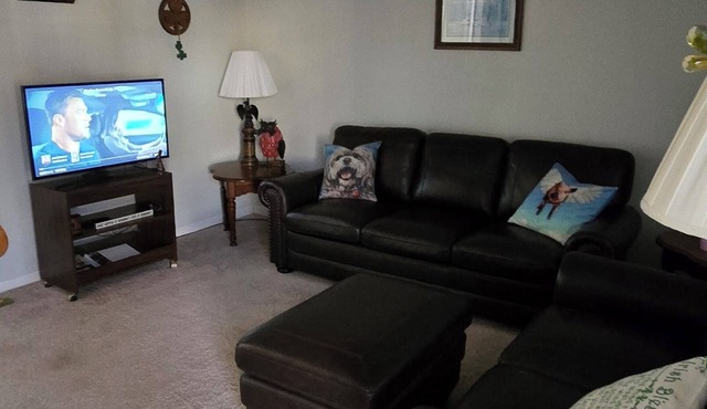 Charming 2-bedroom condo in lovely Archdale/High Point, Close to HPU and I-85