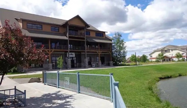 Charming 2-bedroom condo in wonderful Belgrade with lots of outdoor activities!