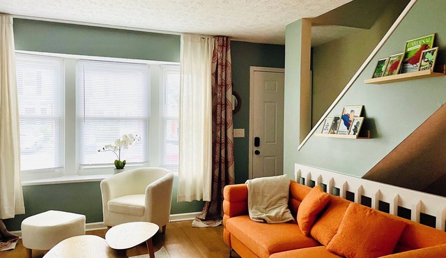 Charming 2-bedroom condo with WiFi and Attached garage in delightful Columbus