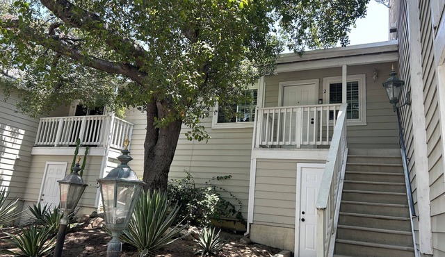 Charming 2-bedroom condo in fabulous Pasadena with AC
