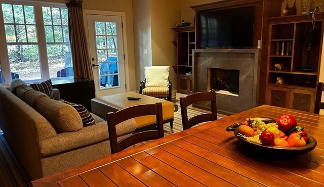 Charming 2-bedroom condo in Seguin/Lake Joseph at Rocky Crest