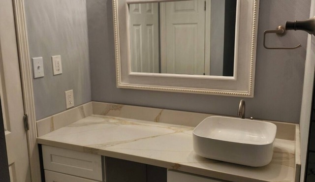 Charming 2-bedroom condo in LaPlace with WiFi and AC
