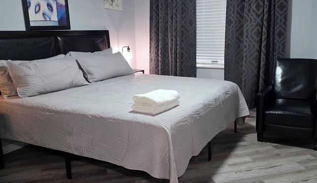 Charming 2-bedroom condo minutes from Orlando International Airport.