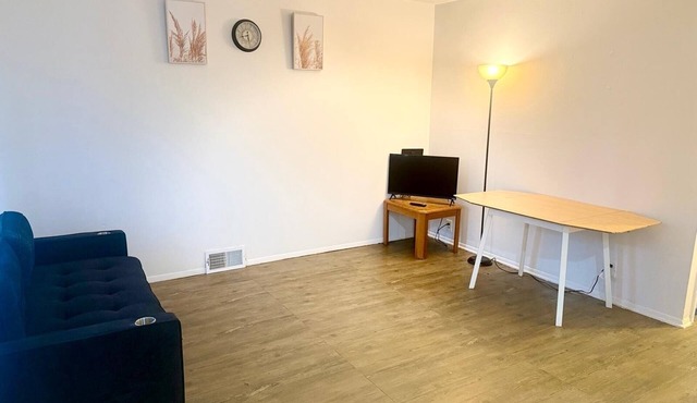 Charming 2-bedroom condo in a duplex