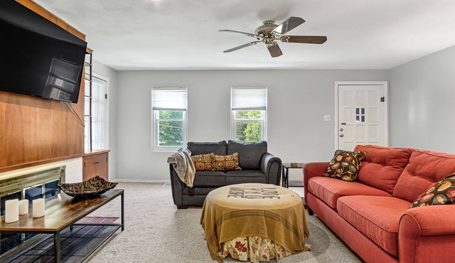 Charming 2-bedroom condo on the hill in Alton