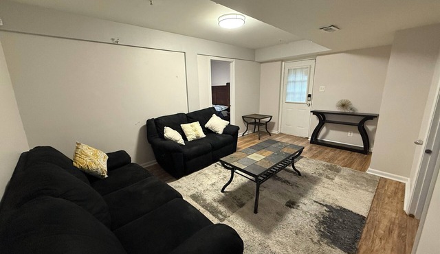 Charming 2-bedroom condo in brilliant Bowie with AC