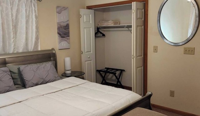 Charming 2-bedroom condo with WiFi, AC in delightful Canton