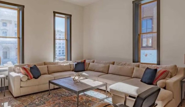 Charming 2-bedroom condo in delightful Marion with AC, WiFi