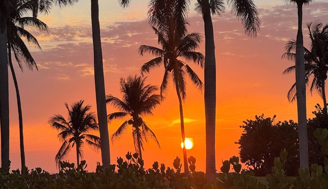 Charming 2-bedroom condo Naples nWinterPark community 3 miles to Naples Pier