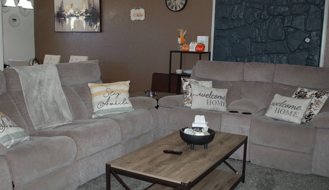 Charming 2-bedroom condo in pleasant Norman with WiFi, AC, and private parking