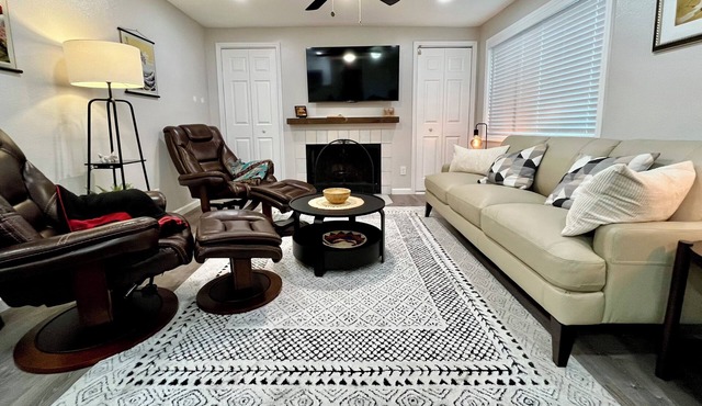 Charming 2-bedroom condo near SeaTac airport
