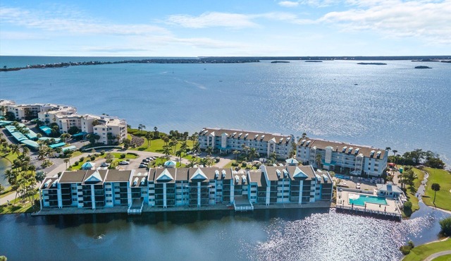 Charming 2-bedroom condo in delightful Stuart with WiFi, AC