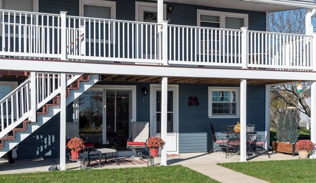 Charming 2-bedroom condo in lovely Wells with WiFi, AC