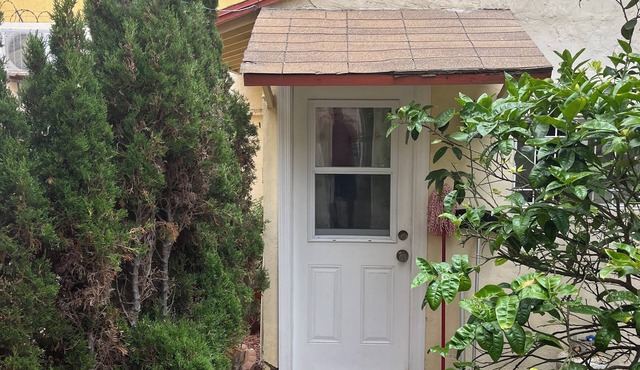 Charming 2-bedroom cottage in peaceful Ensenada with WiFi, AC