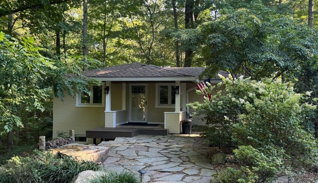 Charming 2-Bedroom Cottage on Scenic Property in Kirtland