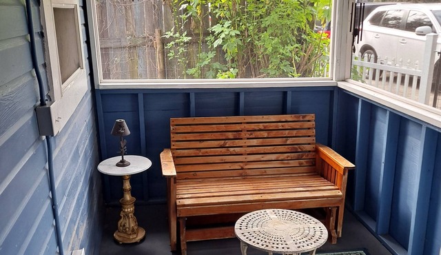 Charming 2-bedroom cottage in nice Orange Lake with AC, WiFi