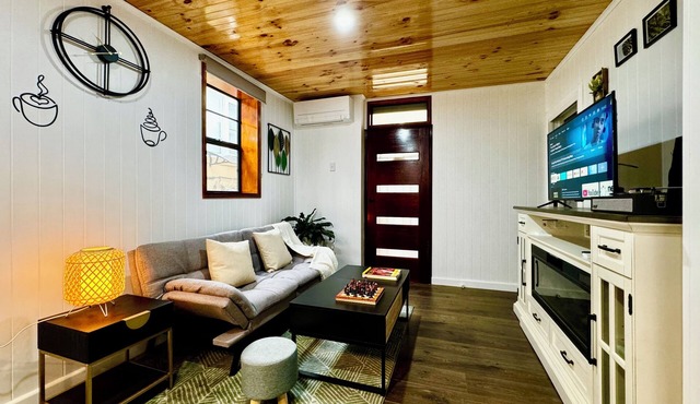 Charming 2-bedroom cottage with fitness room, WiFi in Epping