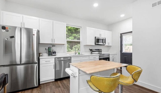Charming 2-bedroom cottage in amazing Atlanta with fitness room, WiFi