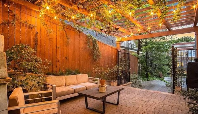 Charming 2-bedroom cottage near Atlanta Beltline and Ponce City Market