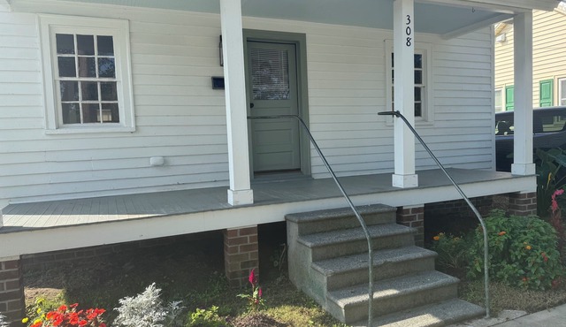 Charming 2-bedroom cottage in Edenton. Near Cotton Mill Village. Downtown.