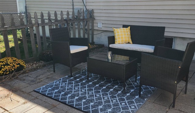 Charming 2-bedroom cottage in Kearney with WiFi and AC