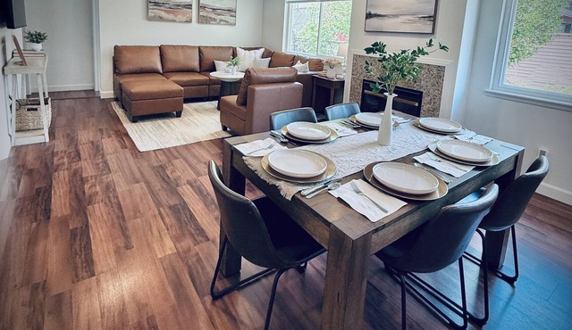 Charming 2-bedroom cottage less than one mile to Montara beach