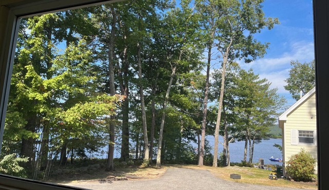 Charming 2-bedroom cottage on Long Lake in Naples ME