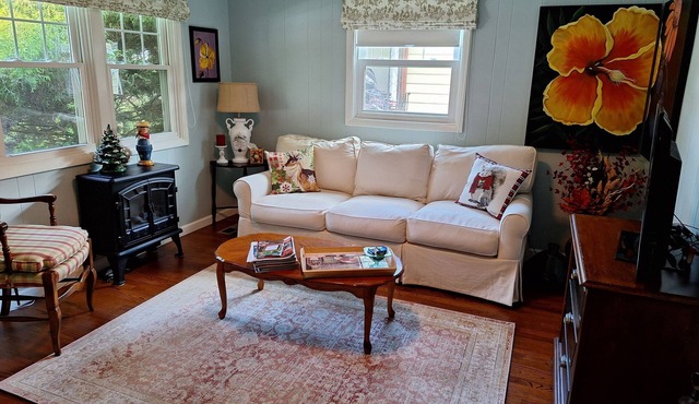 Charming 2-bedroom cottage in serene Erwin with AC, WiFi