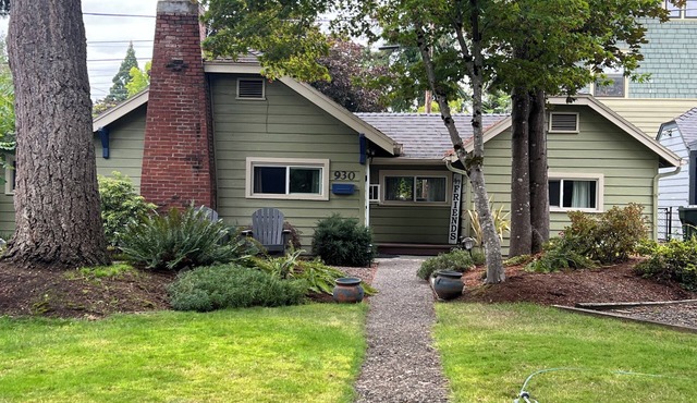 Charming 2-bedroom cottage in the heart of Salem
