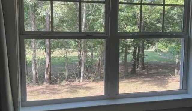 Charming 2-bedroom cottage in Hull GA on a beautiful 26 acre horse farm near UGA