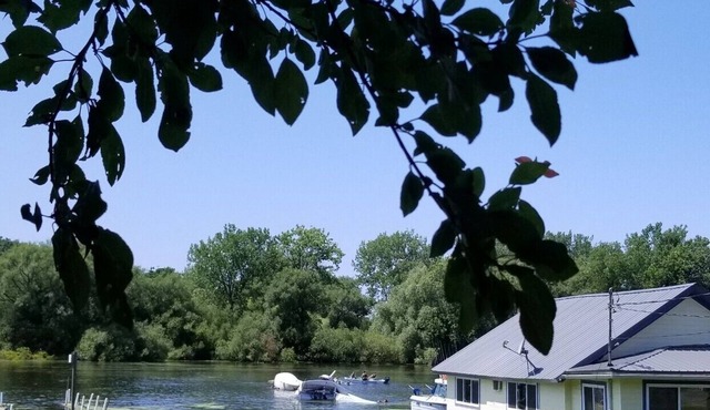 Charming 2-bedroom cottage in serene Kent with AC, WiFi