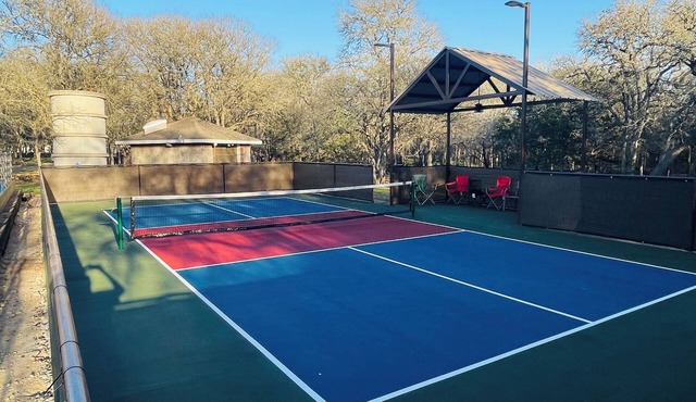 Charming 2-bedroom country guest house in beautiful Boerne with many amenities