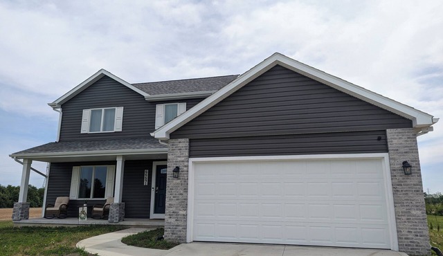 Charming 2-bedroom country house near South Bend and Potato Creek with WiFi, AC.