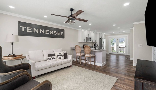 Charming 2-bedroom Duplex in quaint Algood area with WiFi, HVAC, Washer-Dryer