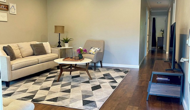 Charming 2-bedroom duplex with easy access to freeways and downtown Sacramento.