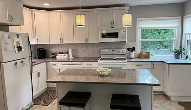 Charming 2-bedroom dog friendly house in lovely Akron