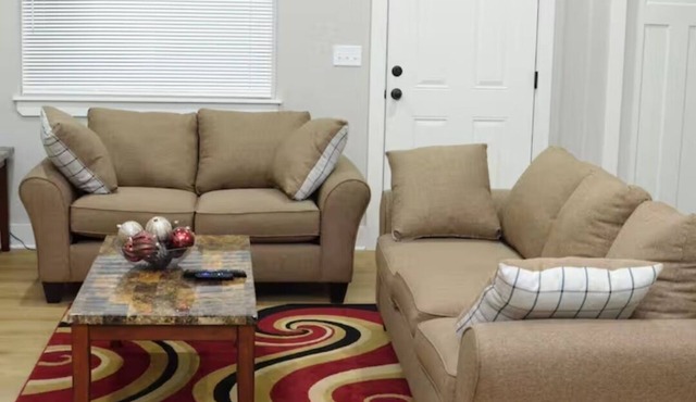 Charming 2-bedroom duplex with AC in Bel Aire