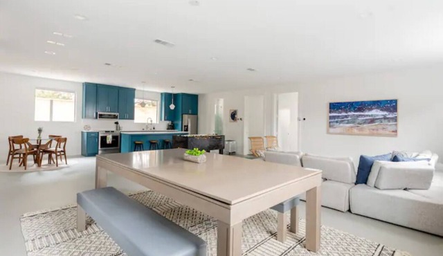 Charming 2-bedroom duplex in the heart of Lowest Greenville.
