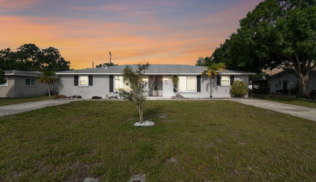 Charming 2 bedroom Duplex In the iconic City of Venice Florida !