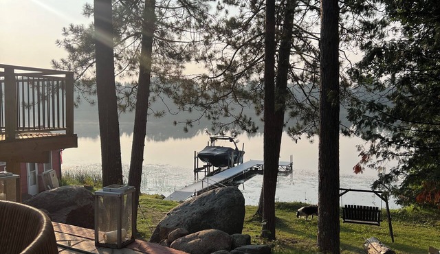 Charming 2-bedroom Enchanting Lake home with Rustic feel! Guest cabin n Sauna