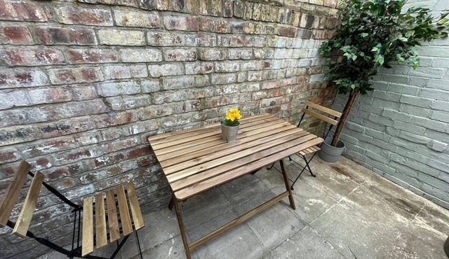 Charming 2-Bedroom, Free Parking!