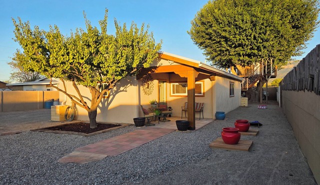 Charming 2-bedroom farmhouse between Albuquerque and Santa Fe.