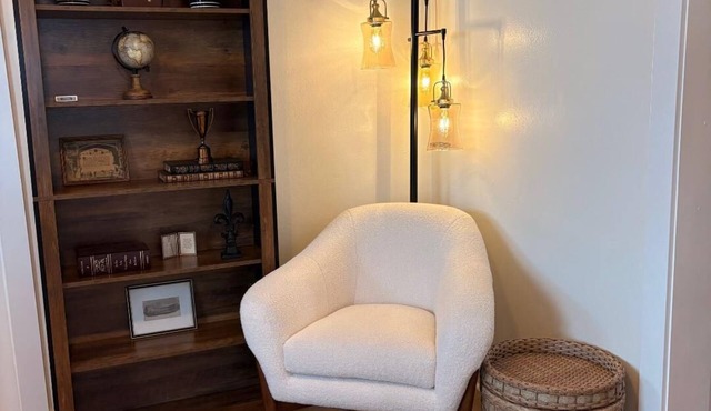 Charming 2-bedroom farmhouse overlooking the Snohomish Valley.